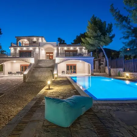 Villa Lion