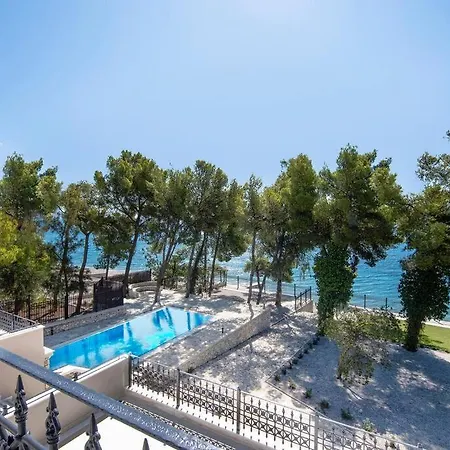 Villa Lion *