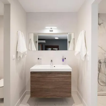 Lion * Άγιοι Θεόδωροι