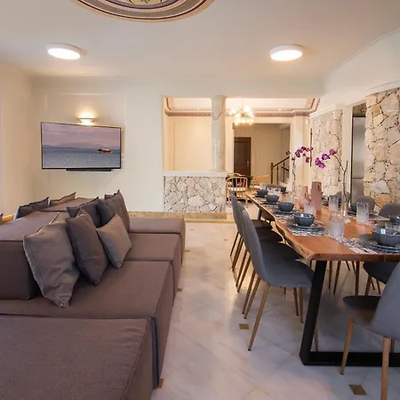 Villa Lion *
